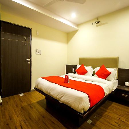 New Rajdhani Hotel Vadodara Eksteriør bilde