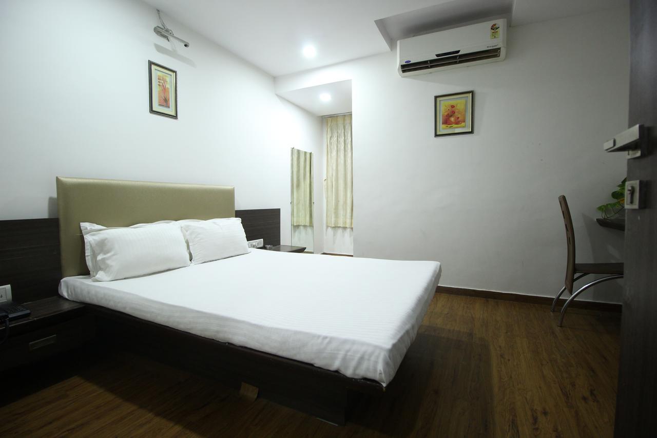 New Rajdhani Hotel Vadodara Eksteriør bilde