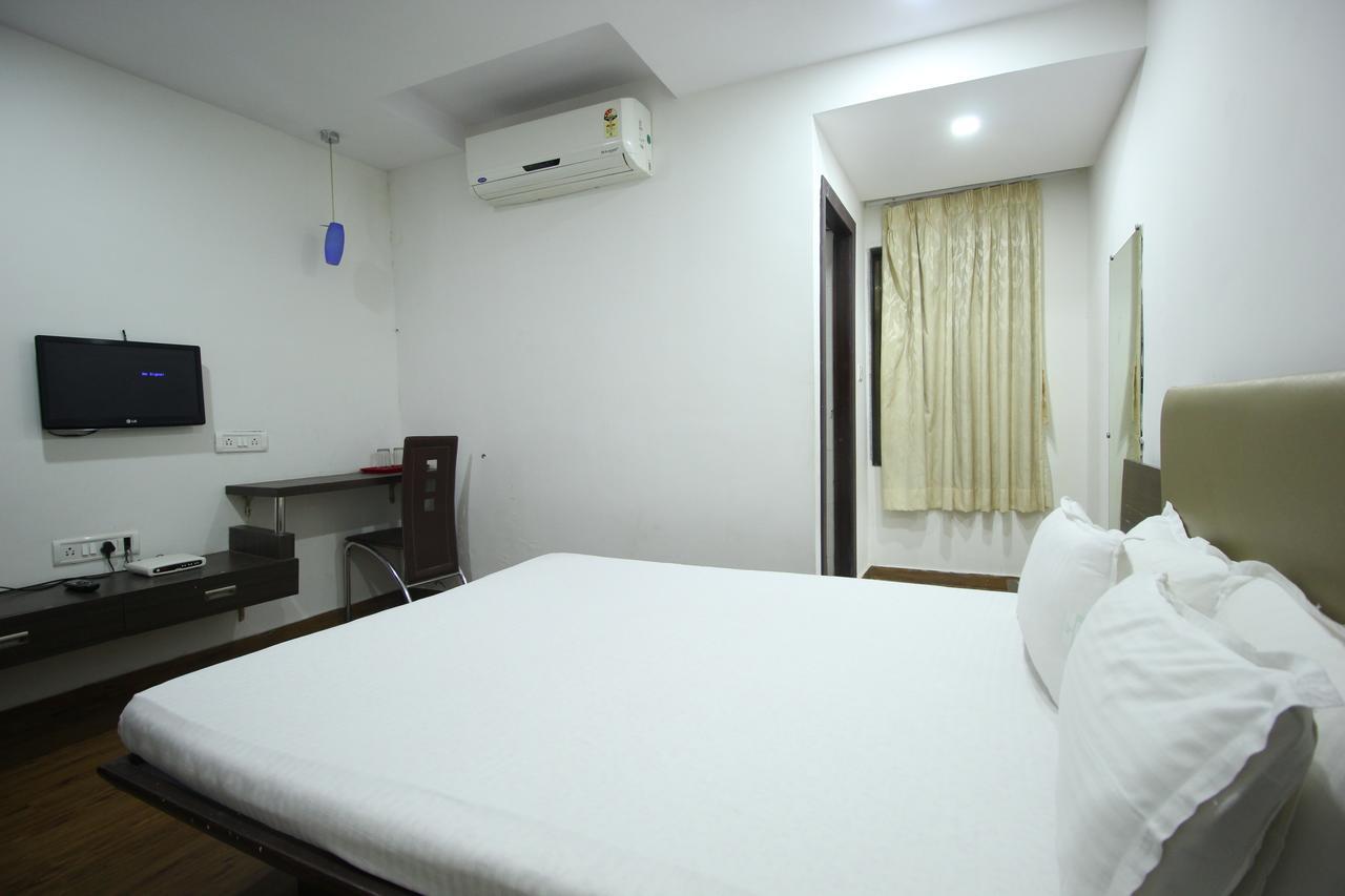 New Rajdhani Hotel Vadodara Eksteriør bilde