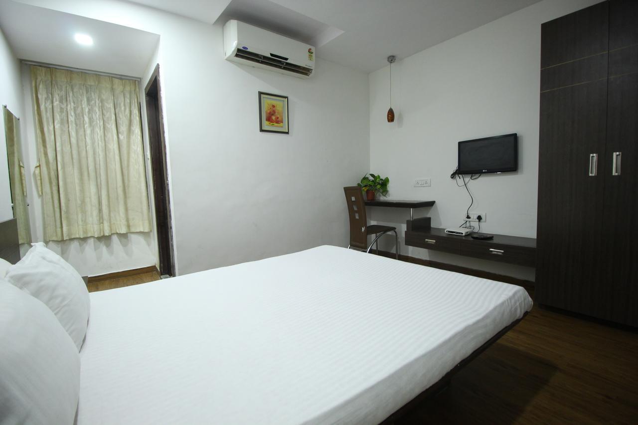 New Rajdhani Hotel Vadodara Eksteriør bilde