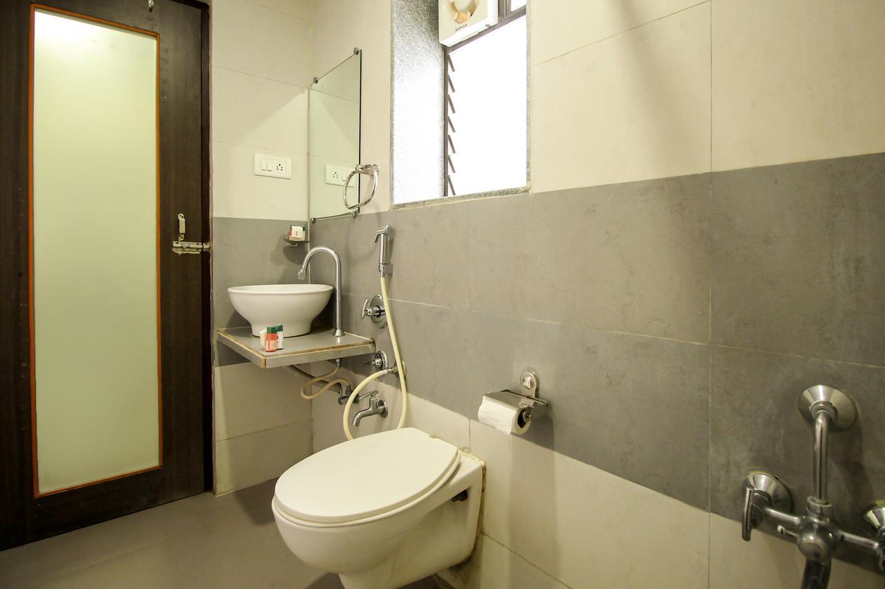 New Rajdhani Hotel Vadodara Eksteriør bilde