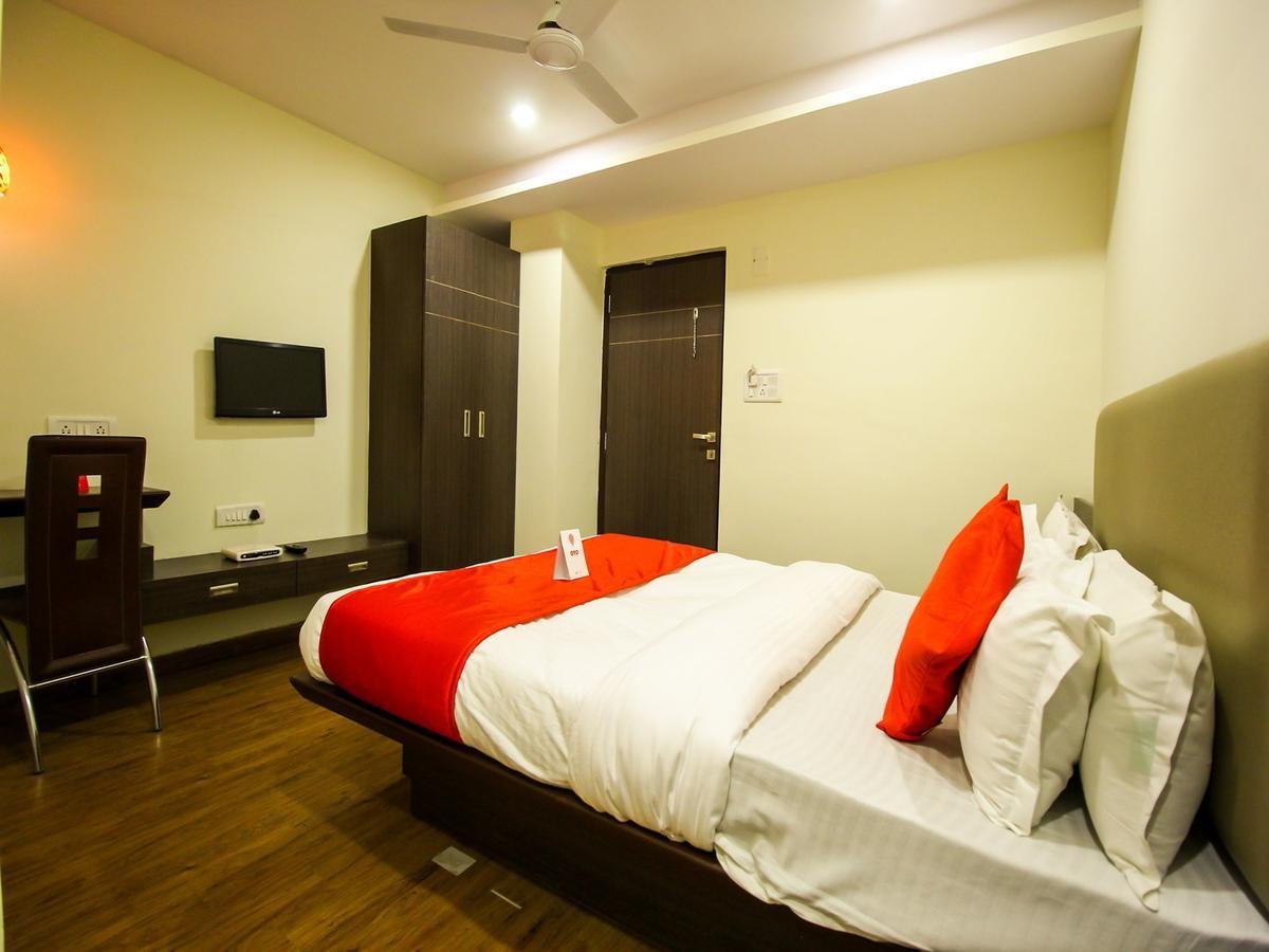 New Rajdhani Hotel Vadodara Eksteriør bilde