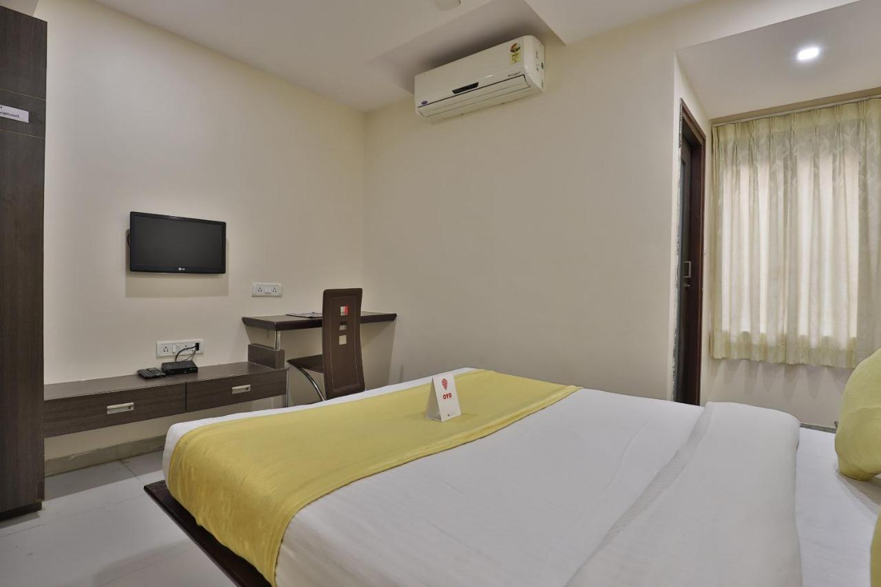 New Rajdhani Hotel Vadodara Eksteriør bilde