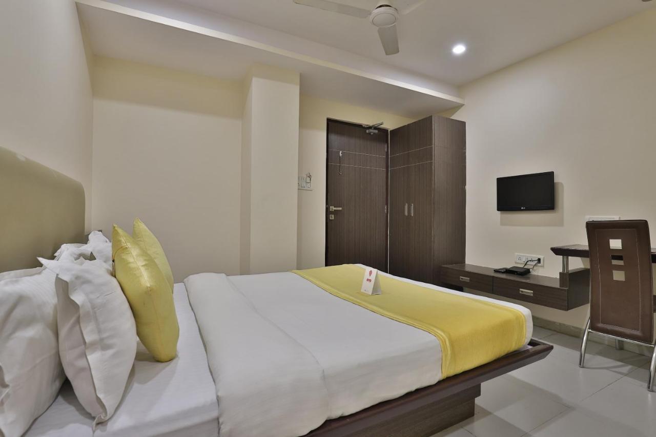 New Rajdhani Hotel Vadodara Eksteriør bilde
