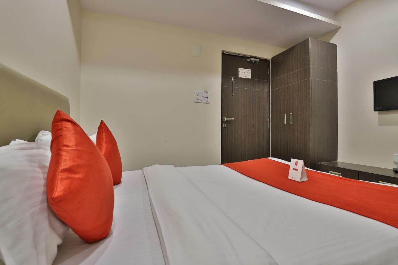 New Rajdhani Hotel Vadodara Eksteriør bilde
